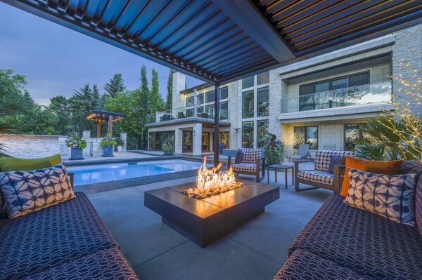 Outdoor gas firepits