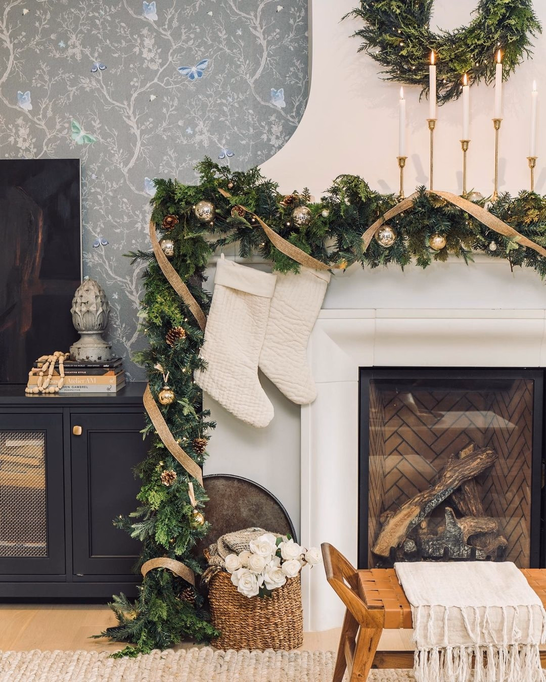 seasonal-holiday-decoration-styling-fireplace-mantel